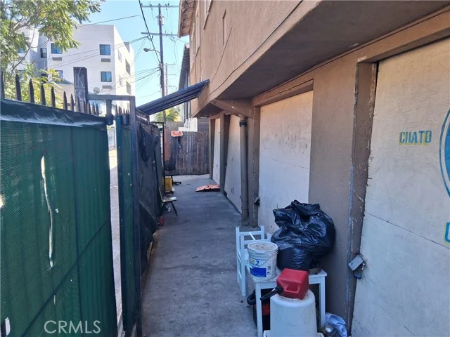 1321 E Adams photo 4