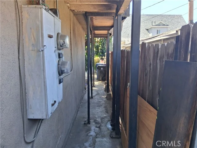 1321 E Adams photo 5