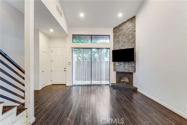15133 Magnolia Boulevard #D photo 2
