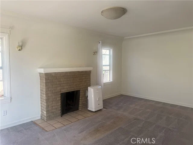 1056 W 8th Street W photo 4