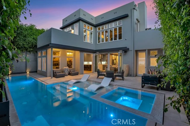 8719 Rosewood Avenue, West Hollywood