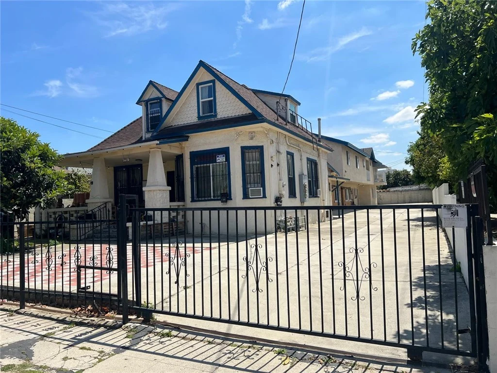 3020 Baldwin Street photo 1