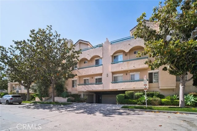 10659 Bloomfield Street, Toluca Lake