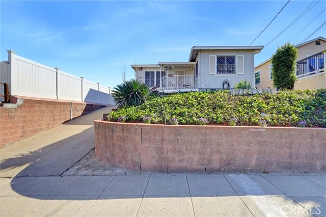 1223 W Elberon photo 2