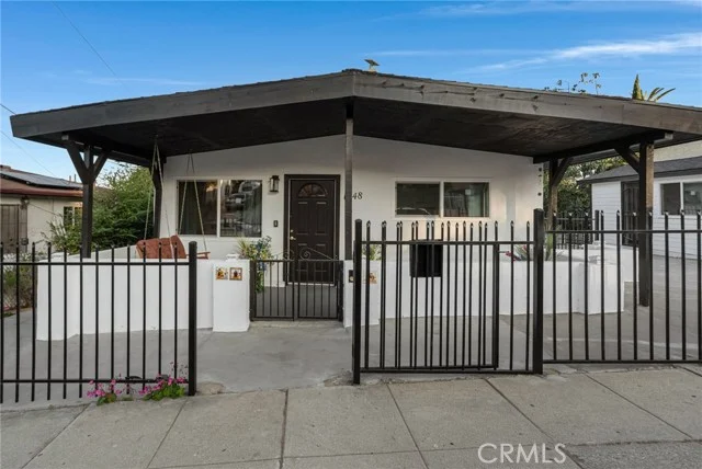 1048 Dexter Street photo 2