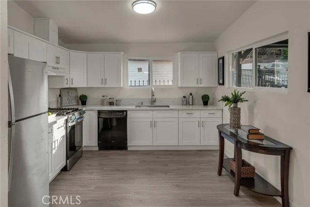 1048 Dexter Street photo 5