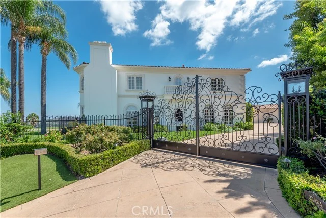 23484 Park Colombo, Calabasas