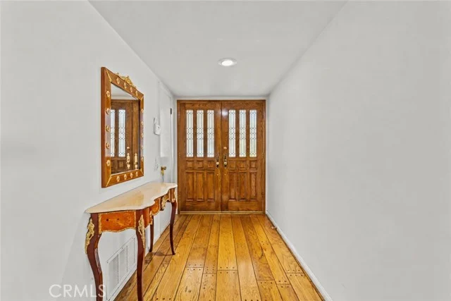 5522 Murietta Avenue photo 4