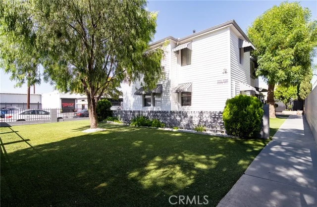 5334 Cleon Avenue photo 1