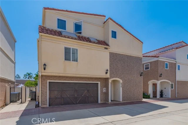 636 E 220th, Carson