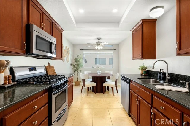 6021 Lindley Avenue #12 photo 3