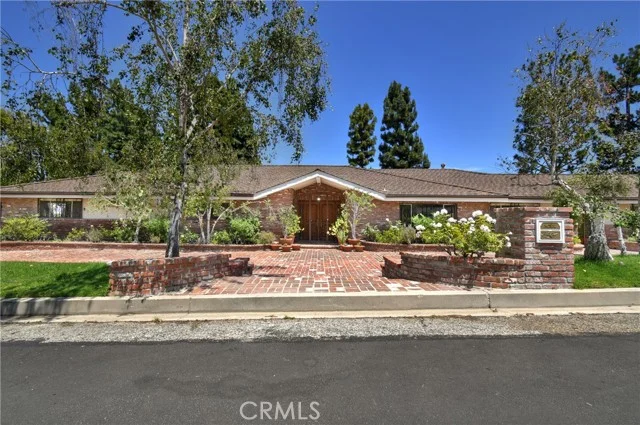 16172 Royal Oak Road, Encino