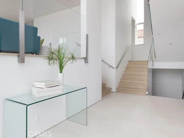 650 W Maple Avenue photo 3