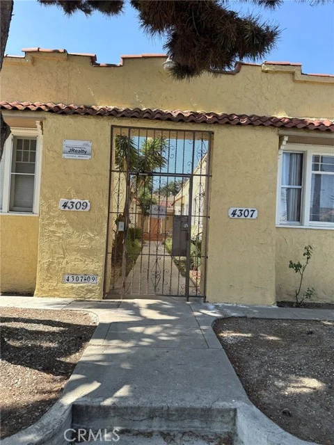 4307 S Normandie, Los Angeles