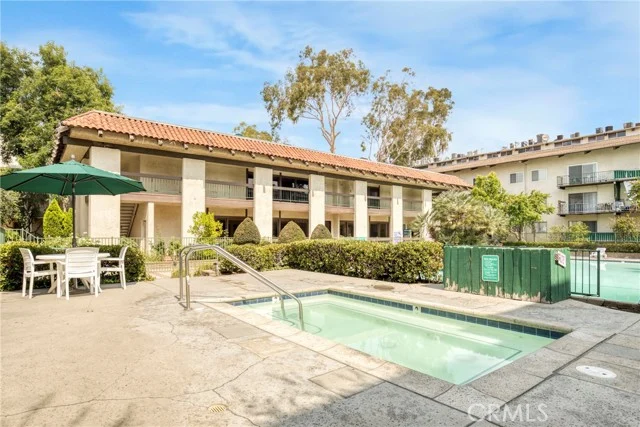5460 White Oak Avenue #F105, Encino