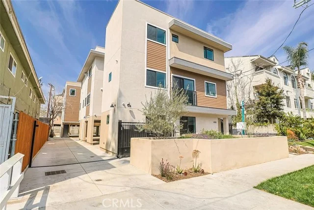 5261 Harmony Avenue, North Hollywood