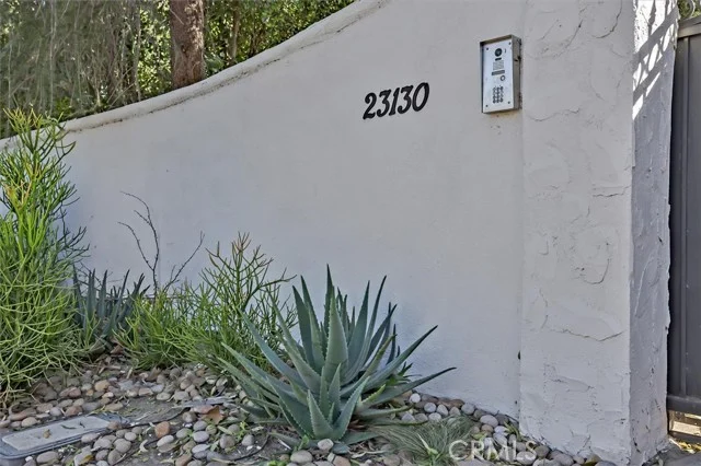 23130 Oxnard Street, Woodland Hills