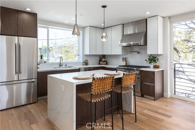 2822 Rowena photo 1