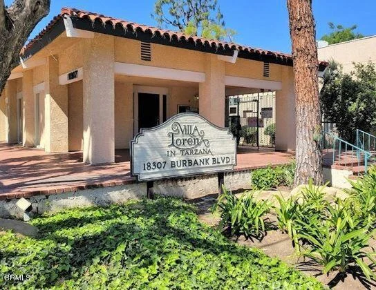 18307 Burbank #51, Tarzana