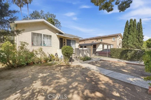 2821 N Hollister Avenue photo 3