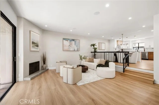 5711 Owensmouth #125, Woodland Hills