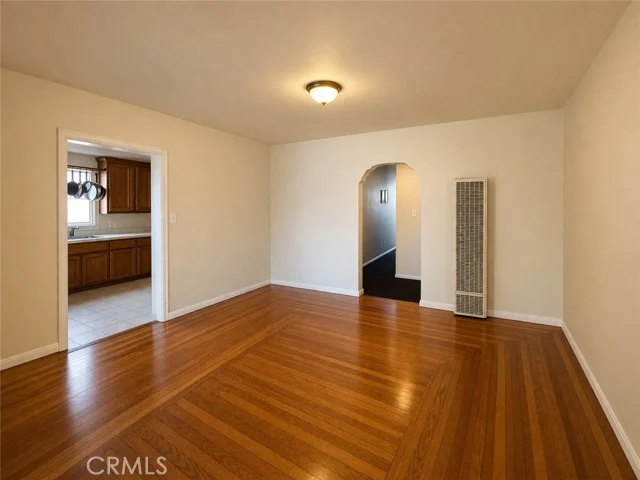 2032 W 77th St photo 3