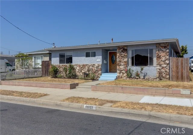 11927 Menlo Avenue photo 1