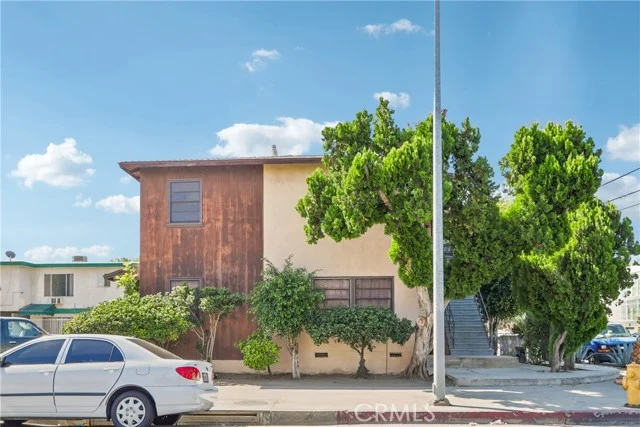6870 Woodley Avenue photo 1