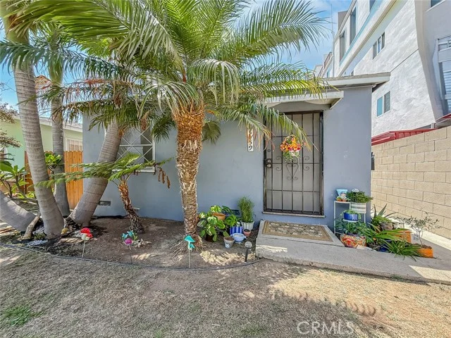 5459 Inglewood photo 2