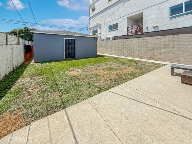 5459 Inglewood photo 3