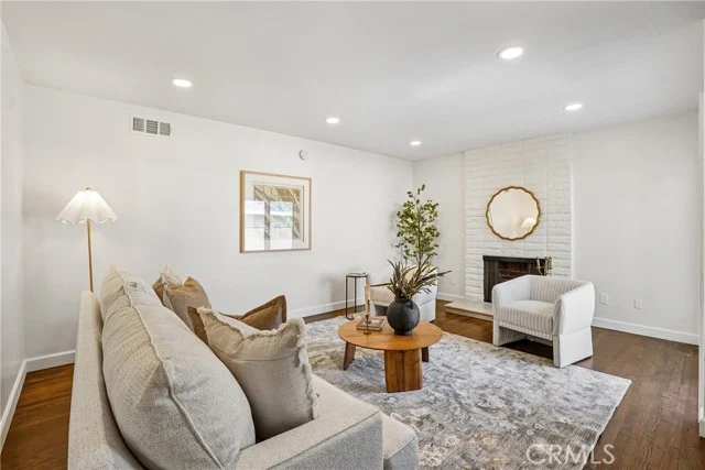 18031 Gramercy Place photo 3