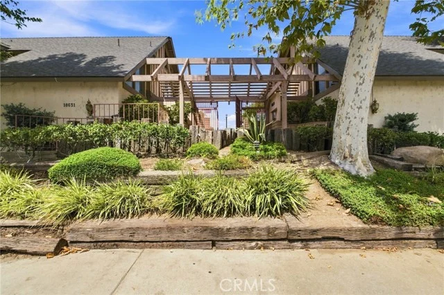 18631 Collins #30, Los Angeles