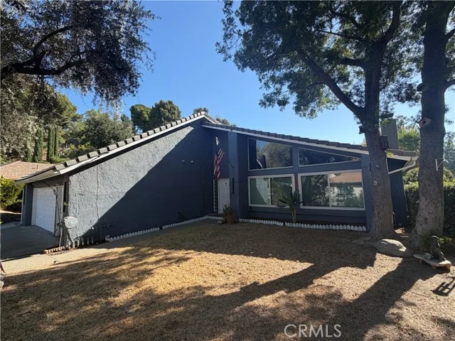 17350 Angelaine, Los Angeles