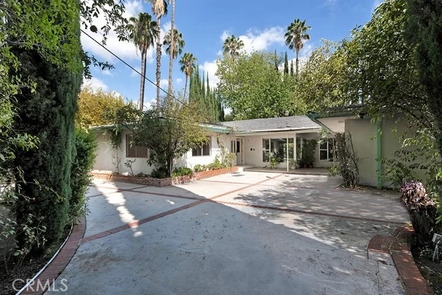 4830 Woodley Avenue, Encino