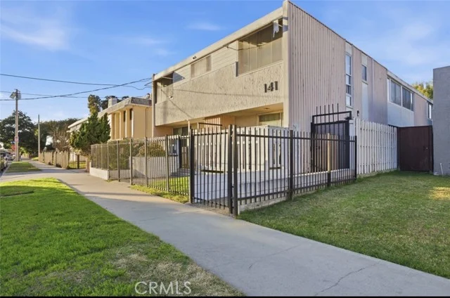 141 W Hillcrest, Inglewood