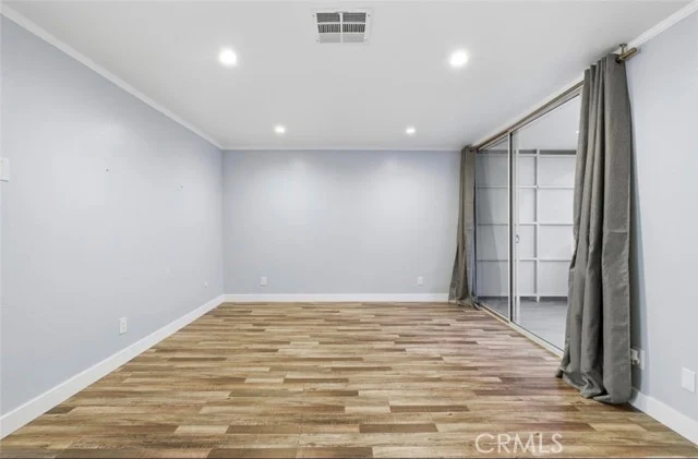 141 W Hillcrest photo 2