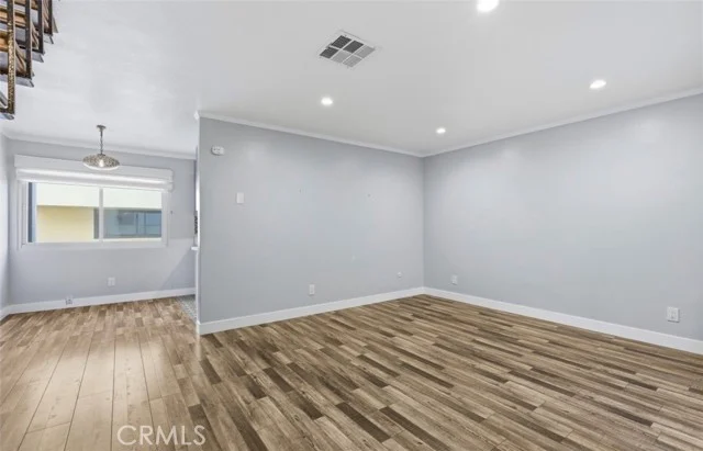 141 W Hillcrest photo 4