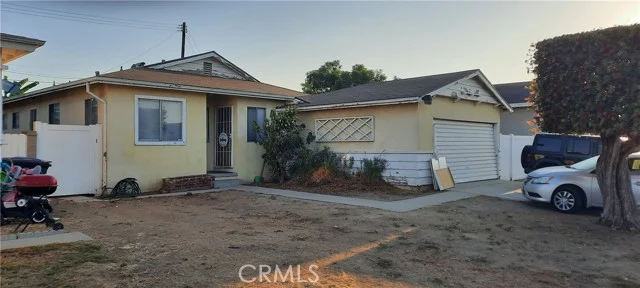 417 E Darlan, Gardena