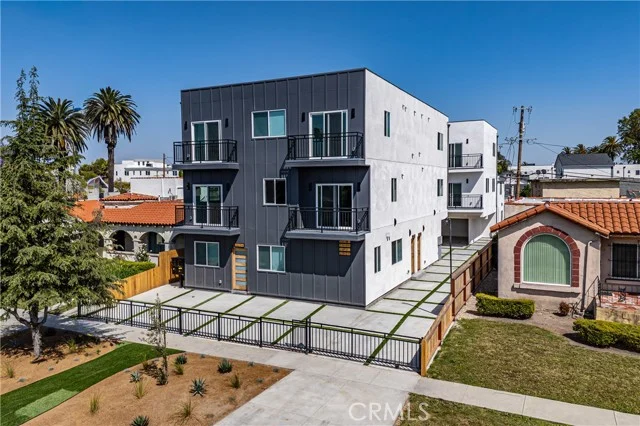 2010 S Dunsmuir, Los Angeles
