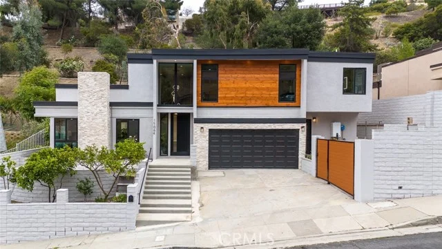 17064 Escalon Drive, Encino