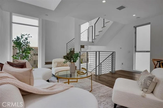6919 Knowlton Place, Los Angeles