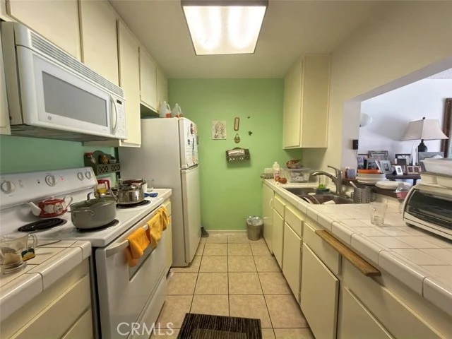 5460 White Oak Avenue #E225 photo 2