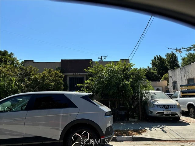 1930 Blake Avenue photo 4