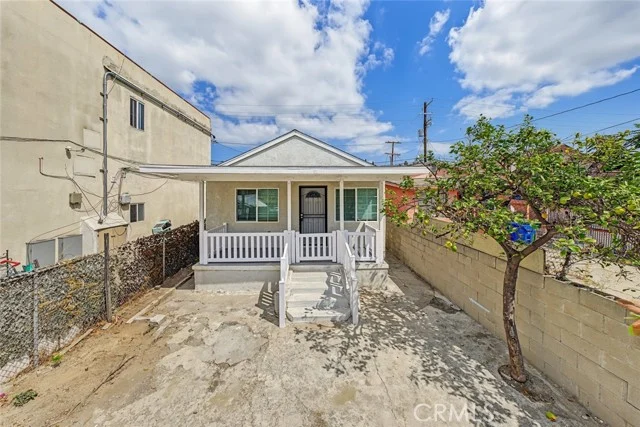 3207 E Cesar E Chavez Avenue photo 1