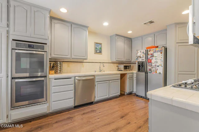 5200 White Oak Avenue #30, Encino
