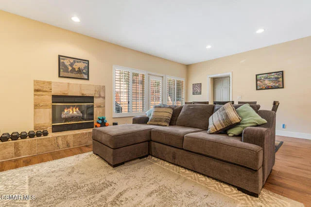 5200 White Oak Avenue #30 photo 2