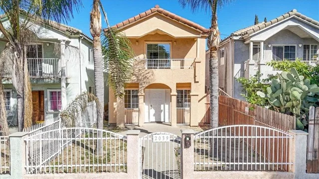 2039 W Florence photo 1