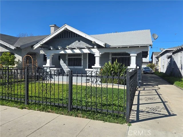 555 W 43rd photo 1