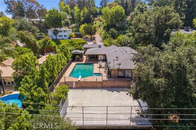 4908 Calvin Avenue photo 3