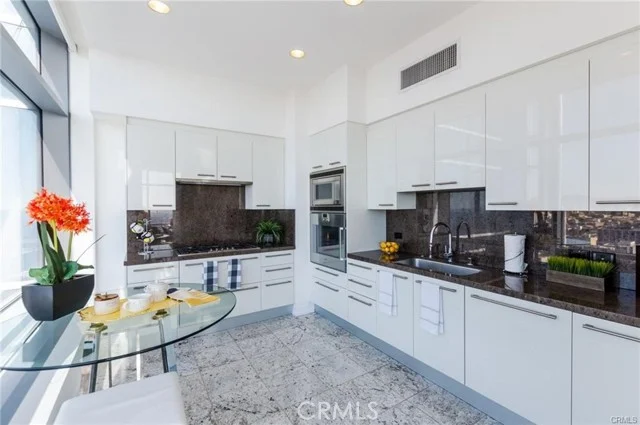 900 W Olympic Boulevard #36B photo 3